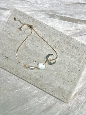 Pearl & Moon Bracelet Pearl & Moon Bracelet