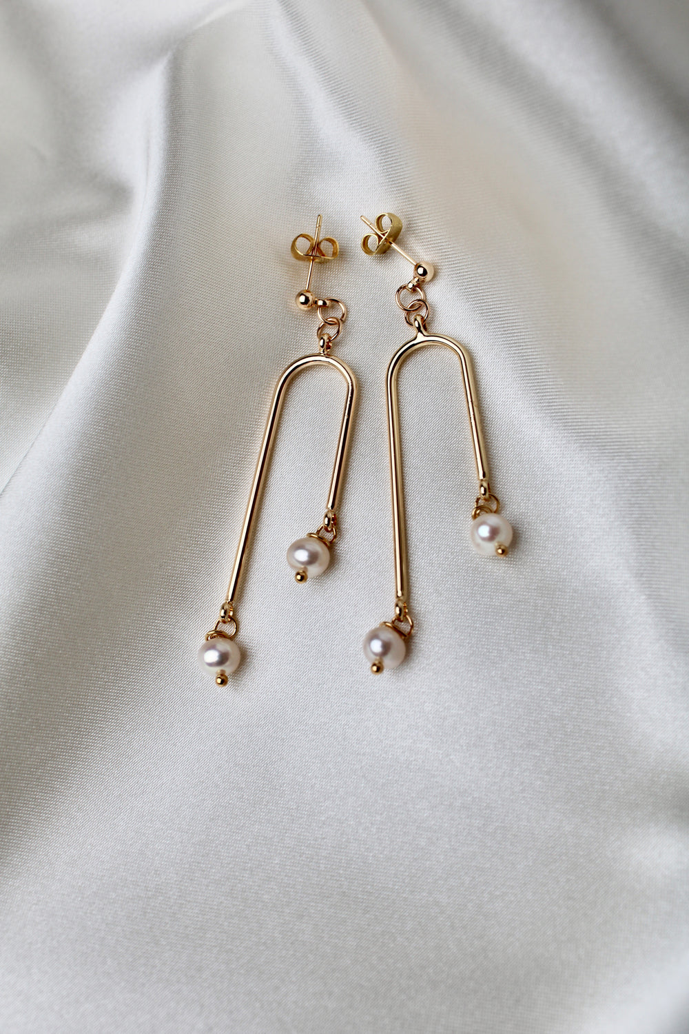 ASYMMETRICAL PEARL EARRINGS